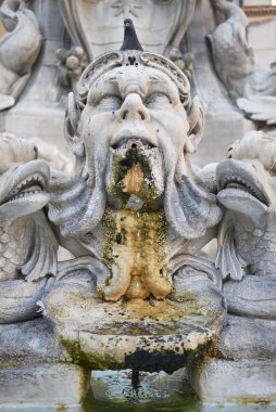 Roma, İtalya - 27 Haziran 2017 : Pantheon çeşmesi