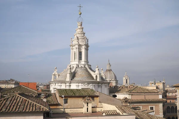 Roma, İtalya - 09 Şubat 2019 : Sant Ivo alla Sapienza kilise kubbesinin görünümü