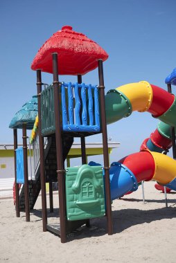 Milano Marittima, İtalya - 29 Temmuz 2019 : Plaj kulübünde çocuk oyun alanı görünümü