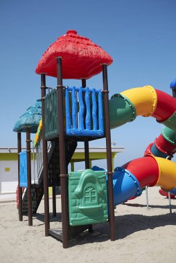 Milano Marittima, İtalya - 29 Temmuz 2019 : Plaj kulübünde çocuk oyun alanı görünümü