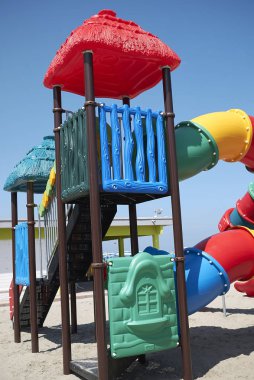 Milano Marittima, İtalya - 29 Temmuz 2019 : Plaj kulübünde çocuk oyun alanı görünümü
