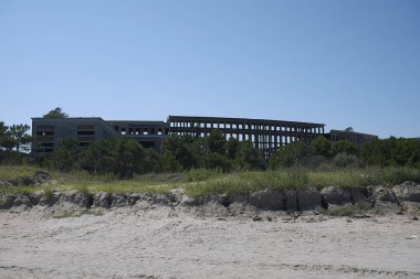 Milano Marittima, İtalya - 05 Ağustos 2019 : Colonia Varese terk edilmiş binanın görünümü