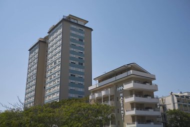 Milano Marittima, İtalya - 23 Temmuz 2017: Oteller ve gökdelenler