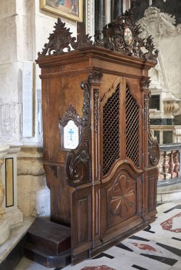 Cagliari, İtalya - 11 Kasım 2017 : Katedralin içindeki günah çıkarma nın görüntüsü