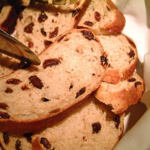 Rebanadas Pan Pasas Para Desayuno —  Fotos de Stock