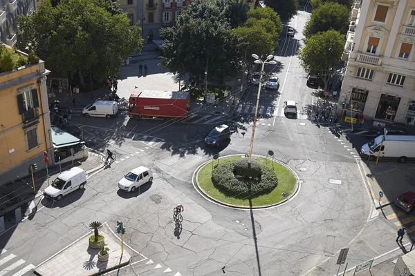 Cagliari, İtalya - 11 Kasım 2017 : Yukarıdan 'Piazza Costituzione' görünümü
