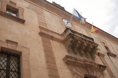 Castellammare del Golfo, İtalya - 04 Eylül 2018 : Castellammare Palazzo Comunale görünümü