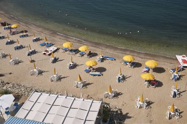 Castellammare del Golfo, İtalya - 04 Eylül 2018 : Cala Petrolo plajı nın görünümü