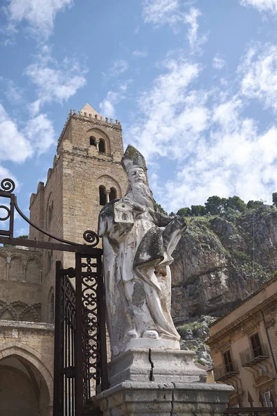 Cefalu Italië September 2018 Standbeeld Bij Toegangspoort Van Kathedraal Van — Stockfoto