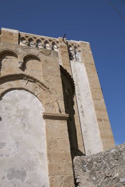 Cefalu, İtalya - 09 Eylül 2018: Cefalu Katedrali'nin yan görünümü 