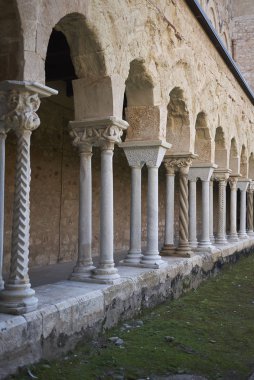 Cefalu, İtalya - 09 Eylül 2018: Cefalu Katedrali Manastırı manzarası