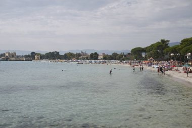 Mondello, İtalya - 10 Eylül 2018 : Mondello plajı manzarası