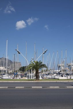 Palermo, İtalya - 08 Eylül 2018 : La Cala limanının görünümü