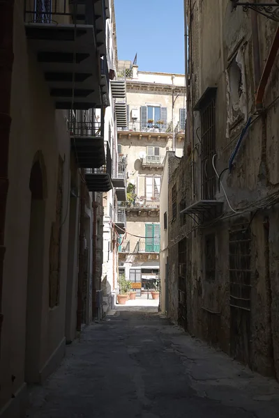 Palermo Italië September 2018 Uitzicht Een Smalle Straat Van Palermo — Stockfoto