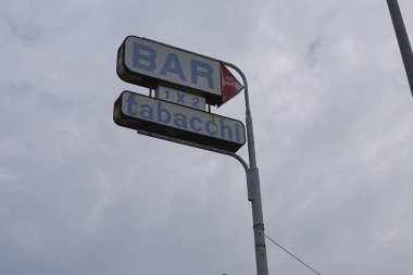 Palermo, İtalya - 10 Eylül 2018 : Palermo'da bar tabelası