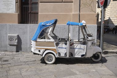 Palermo, İtalya - 07 Eylül 2018 : Ape Tuk Tuk