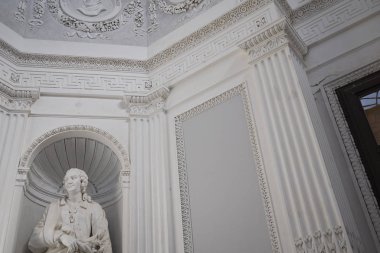 Palermo, İtalya - 06 Eylül 2018 : Palermo Botanik Bahçeleri'ndeki Carl Linnaeus heykelinin görünümü