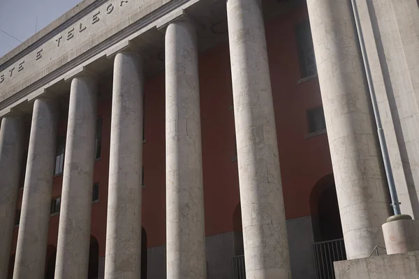 Palermo, İtalya - 06 Eylül 2018 : Poste ve Telegrafi palazzo görünümü