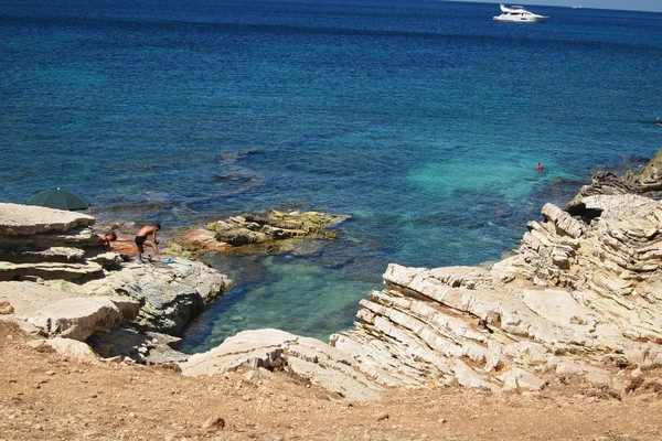 圣维托罗卡波 西西里岛 2011年8月31日 游客在伊苏利达海滩 — 图库照片