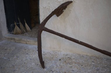 Scopello, İtalya - 04 Eylül 2018 : Tonnara di Scopello'daki antik çapanın görünümü