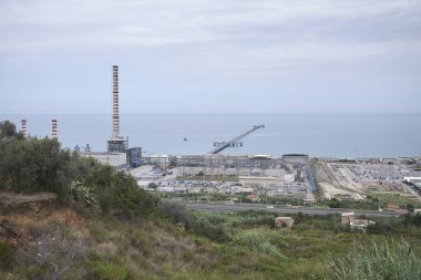 Termini Imerese, İtalya - 09 Eylül 2018 : Centrale Enel Ettore Majorana'nın Termini Imerese'deki görünümü