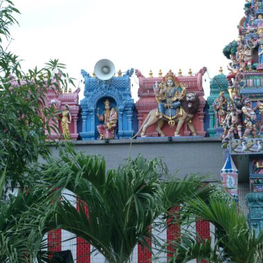 Singapur, Singapur - 05 Şubat 2002 : Küçük Hindistan'daki Sri Veeramakaliamman Tapınağı'nın görünümü, Singapur