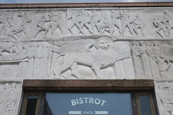 Venedik, İtalya - 02 Temmuz 2019 : Venedik Santa Lucia tren istasyonunun görünümü