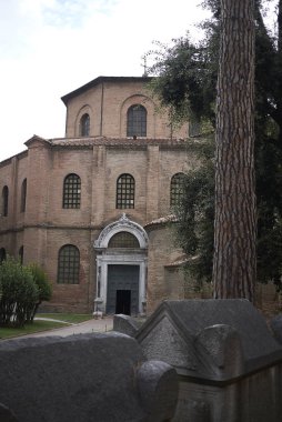 Ravenna, İtalya - 14 Ağustos 2019 : San Vitale Bazilikası dış görünümü