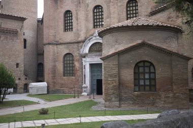 Ravenna, İtalya - 14 Ağustos 2019 : San Vitale Bazilikası dış görünümü