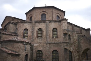 Ravenna, İtalya - 14 Ağustos 2019 : San Vitale Bazilikası dış görünümü