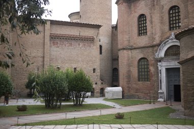 Ravenna, İtalya - 14 Ağustos 2019 : San Vitale Bazilikası dış görünümü