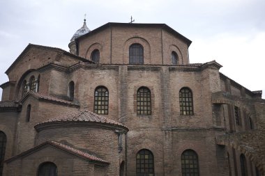 Ravenna, İtalya - 14 Ağustos 2019 : San Vitale Bazilikası dış görünümü