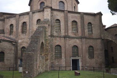 Ravenna, İtalya - 14 Ağustos 2019 : San Vitale Bazilikası dış görünümü
