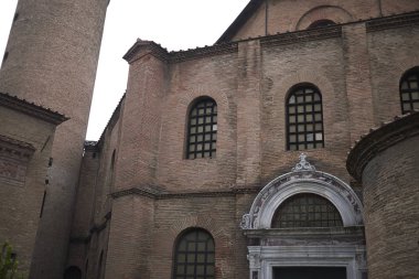 Ravenna, İtalya - 14 Ağustos 2019 : San Vitale Bazilikası dış görünümü