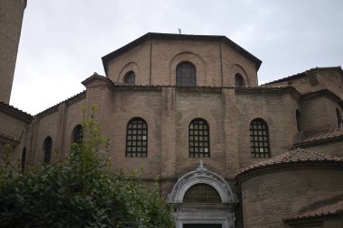 Ravenna, İtalya - 14 Ağustos 2019 : San Vitale Bazilikası dış görünümü
