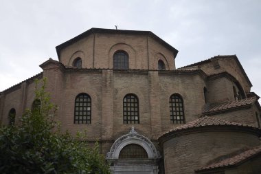 Ravenna, İtalya - 14 Ağustos 2019 : San Vitale Bazilikası dış görünümü