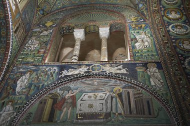 Ravenna, İtalya - 14 Ağustos 2019 : San Vitale Bazilikası iç görünümü