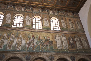 Ravenna, İtalya - 14 Ağustos 2019 : Santa Apollinare Nuovo bazilikası görünümü