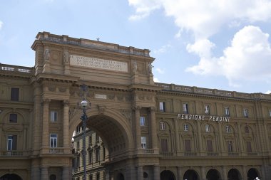 Firenze, İtalya - 21 Haziran 2018 : Repubblica Meydanı'nın manzara manzarası (Piazza della Repubblica)