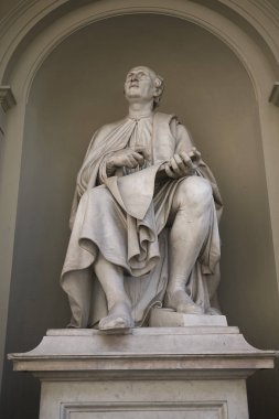 Firenze, İtalya - 21 Haziran 2018 : Palazzo dei Canonici'deki Filippo Brunelleschi heykeli