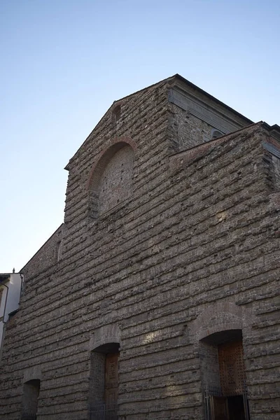Floransa, İtalya - 27 Şubat 2019 : San Lorenzo kilisesinin görünümü