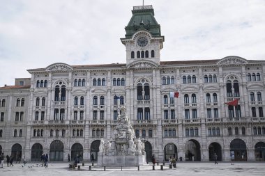 Trieste, İtalya - 19 Mart 2018 : Trieste Belediye Binası görünümü