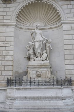 Trieste, İtalya - 19 Mart 2018 : Palazzo del Lloyd Triestino'daki Teti Heykeli