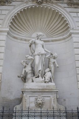 Trieste, İtalya - 19 Mart 2018 : Palazzo del Lloyd Triestino'daki Teti Heykeli