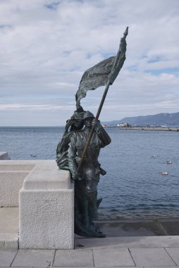 Trieste, İtalya - 19 Mart 2018 : Bersaglieri ve Le Ragazze di Trieste Anıtı