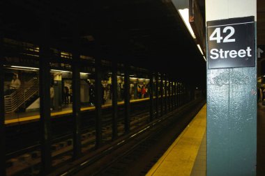 New York, Amerika Birleşik Devletleri - 04 Ekim 2008: 42nd Street metro istasyonu 