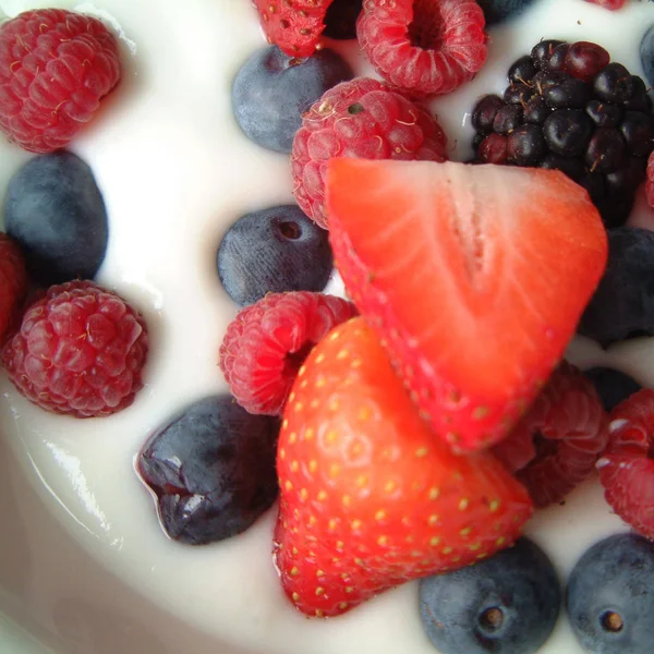Йогурт Ягоды Завтрак — стоковое фото