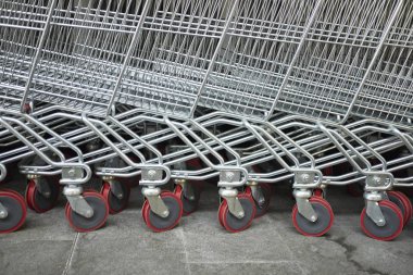 Milano, İtalya - 08 Kasım 2017 : Alışveriş sepeti