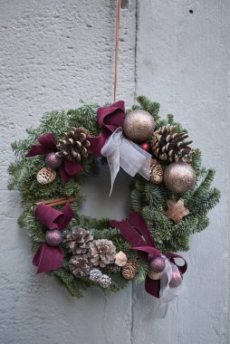 Milano, İtalya - 17 Aralık 2017 : Noel çelengi