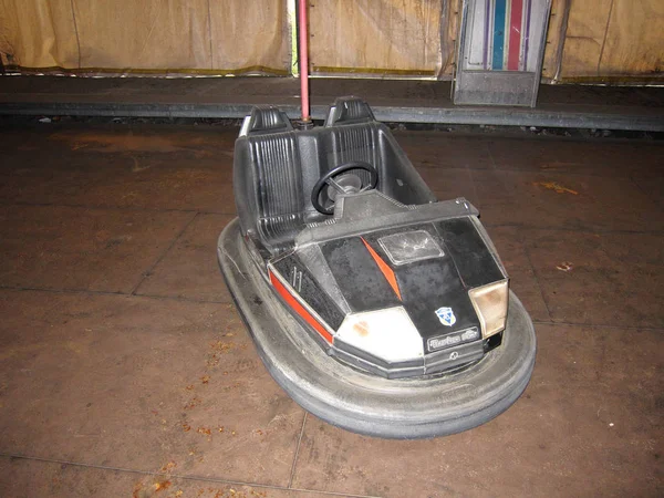 Milano, İtalya - 02 Mart 2011: Terk edilmiş eğlence parkı